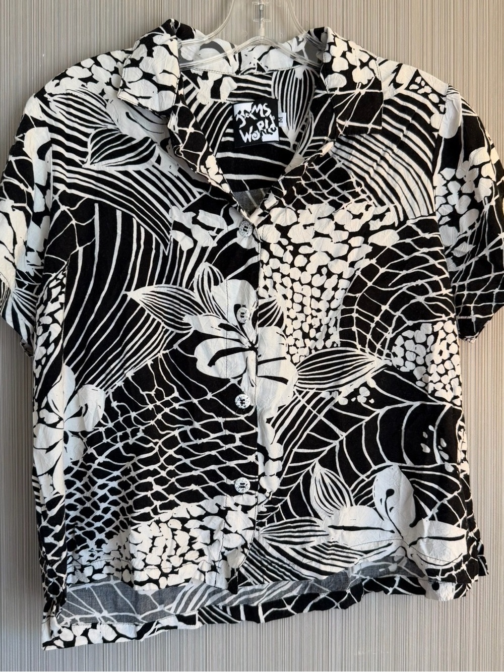Vintage women’s Jams World shirt size M